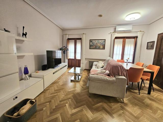 ¡Vive en el corazón de Salamanca! Espectacular piso de 2 dormitorios junto a la Plaza Mayor y la zona monumental photo 0