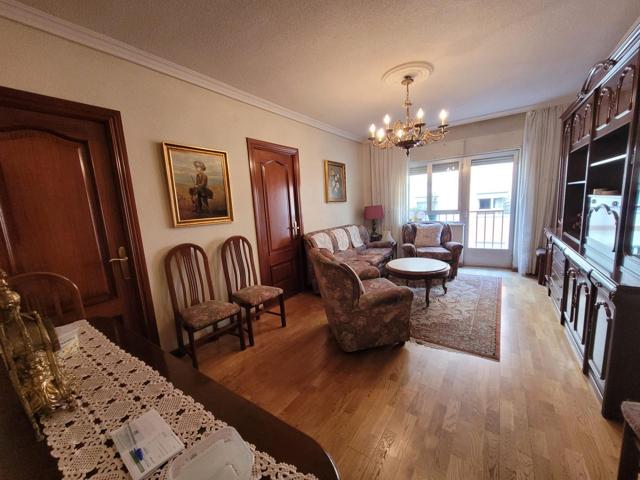 VENTA DE PISO DE 3 DORMITORIOS EN BUEN ESTADO JUNTO A CALLE ACACIAS photo 0