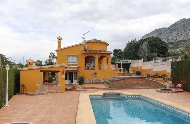 Villa En venta en Dénia photo 0