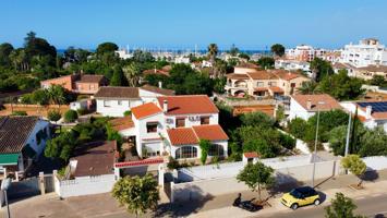 Villa En venta en Dénia photo 0