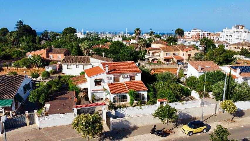 Villa En venta en Dénia photo 0