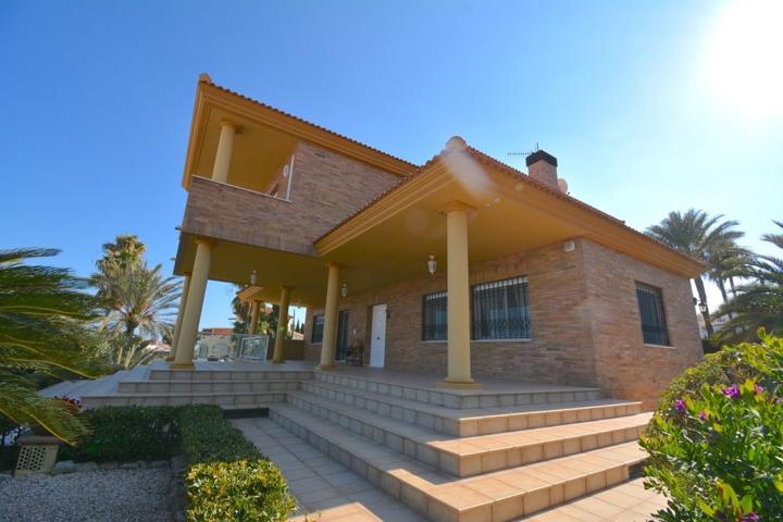 Villa En venta en Dénia photo 0