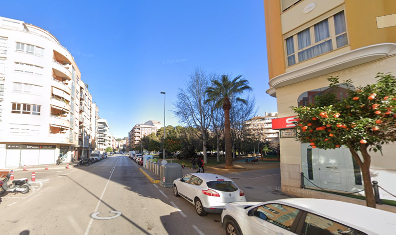 Local En venta en Dénia photo 0