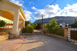 Villa En venta en Dénia photo 0