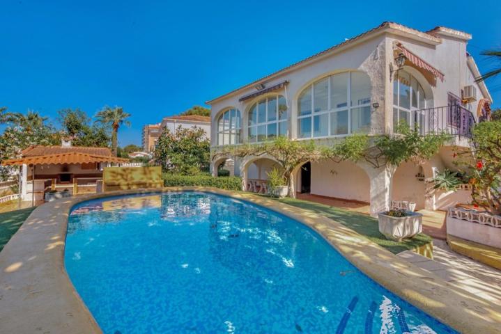 Villa En venta en Dénia photo 0