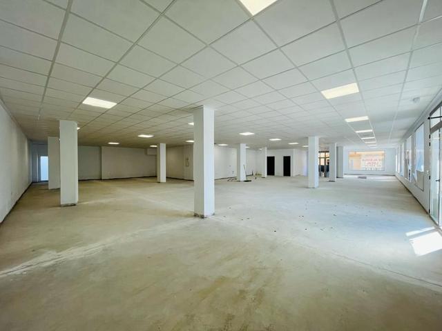 Local En venta en Dénia photo 0