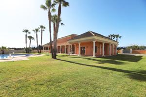 Villa En venta en Dénia photo 0