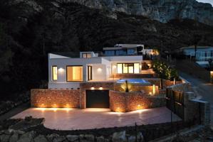 Villa En venta en Dénia photo 0