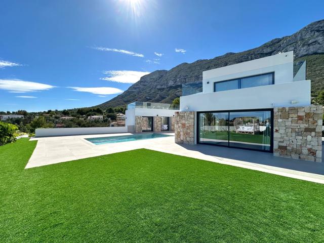 Villa En venta en Dénia photo 0