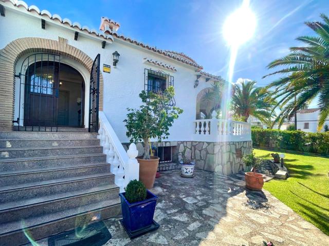 Villa En venta en Dénia photo 0