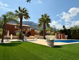 Villa En venta en Dénia photo 0