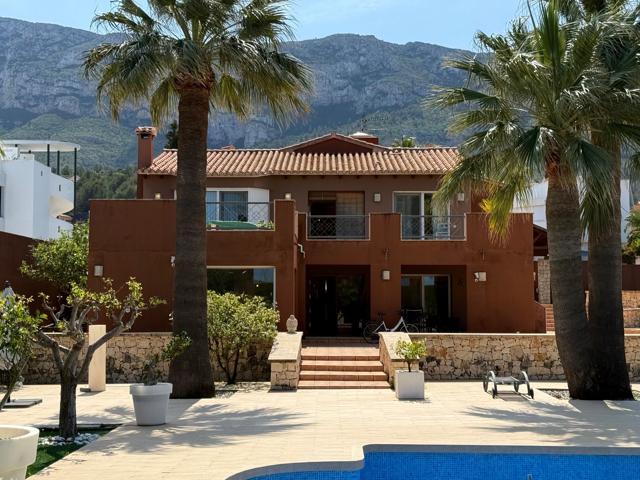 Villa En venta en Dénia photo 0