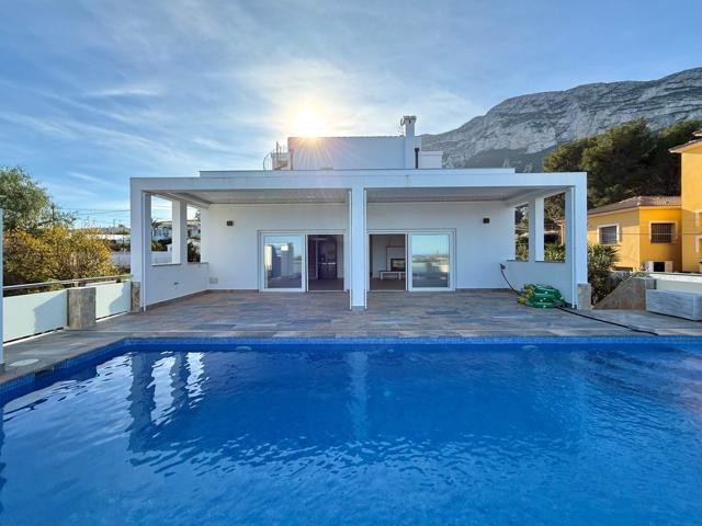 Villa En venta en Dénia photo 0