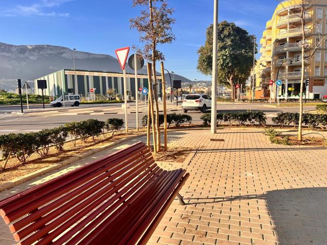 Local En venta en Dénia photo 0