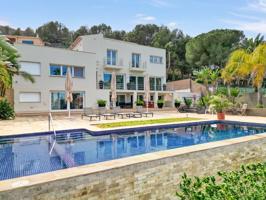 Villa En venta en Dénia photo 0