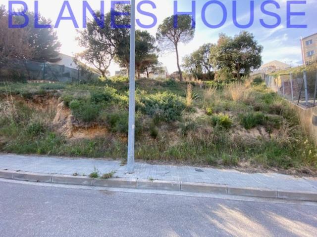 Terreno en venta en Urbanitzacions El Mas Móra-Sant Daniel-Blanes Mar photo 0