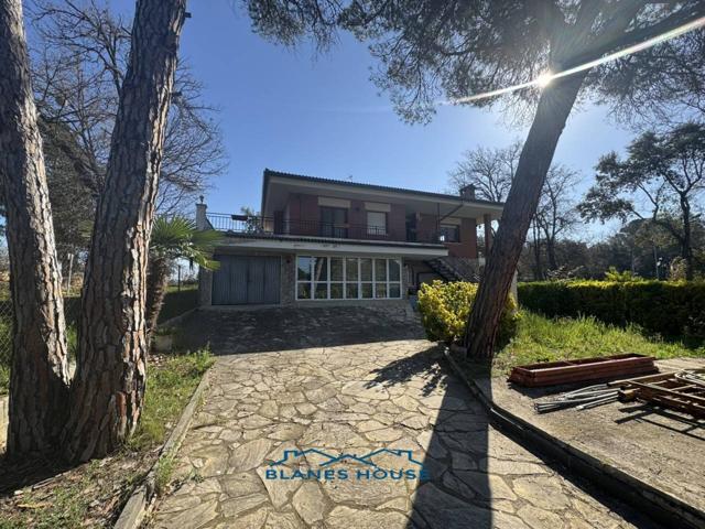 Venta de una casa en Sils photo 0