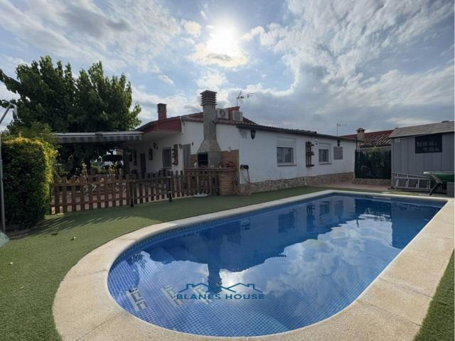 Venta de una casa en Sils photo 0