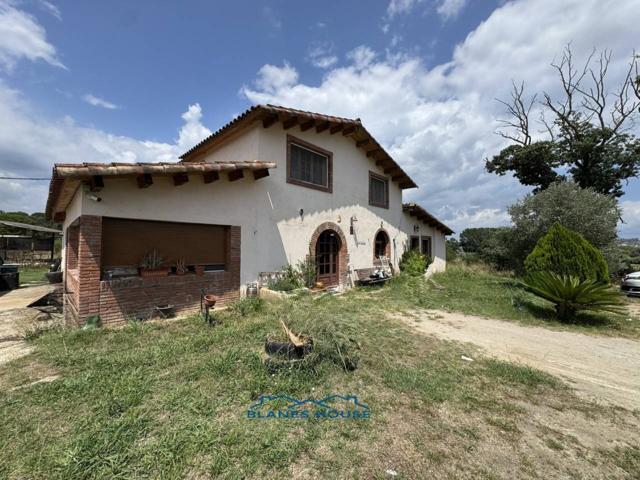 Venta de masía en Sant Feliu de Buixalleu photo 0