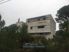 Casa en venta en Maçanet de la Selva photo 0