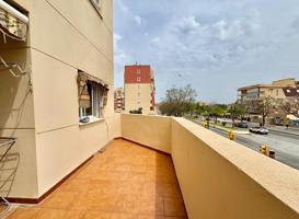GRAN PISO DE 4 HAB. 2 BAÑOS, MUY LUMINOSO, TERRAZA, GARAJE Y TRASTERO EN CARLOS HAYA photo 0