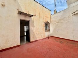CASA DE 2 PLANTAS CON 4 HABITACIONES Y PATIO DE 20 M2 EN GRANJA SUÁREZ photo 0