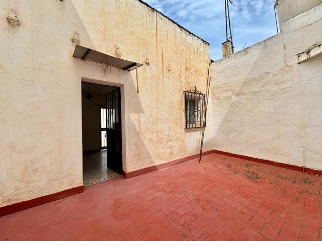 CASA DE 2 PLANTAS CON 4 HABITACIONES Y PATIO DE 20 M2 EN GRANJA SUÁREZ photo 0