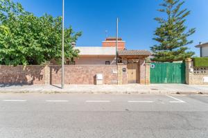 En venta Chalet individual con 2 parcelas, Zona Mestral, Reus photo 0