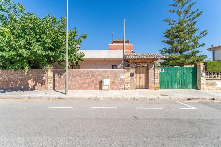 En venta Chalet individual con 2 parcelas, Zona Mestral, Reus photo 0