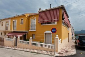 Casa en Venta en Encinas Reales, Córdoba photo 0