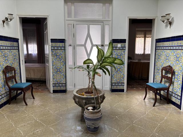 CASA SEÑORIAL EN PLANTA BAJA CON MUCHAS POSIBILIDADES photo 0
