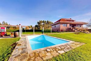 🏡 Tu Refugio Perfecto en Miengo — Casa Independiente con Gran Finca, Piscina y Vistas de Ensueño photo 0