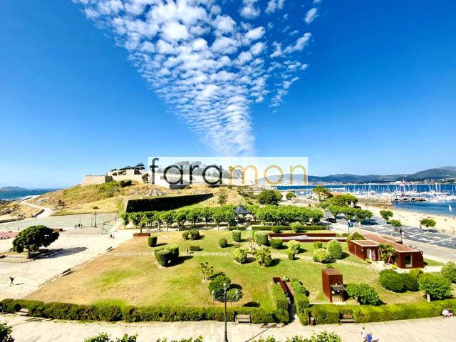 Piso en venta en el centro de Baiona con vistas al Parador y al Club Náutico photo 0