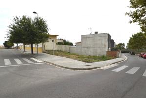 Solar edificable en venta amb idea de projecte en zona residencial photo 0