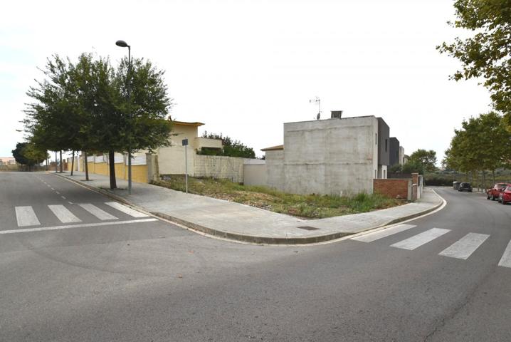 Solar edificable en venta amb idea de projecte en zona residencial photo 0