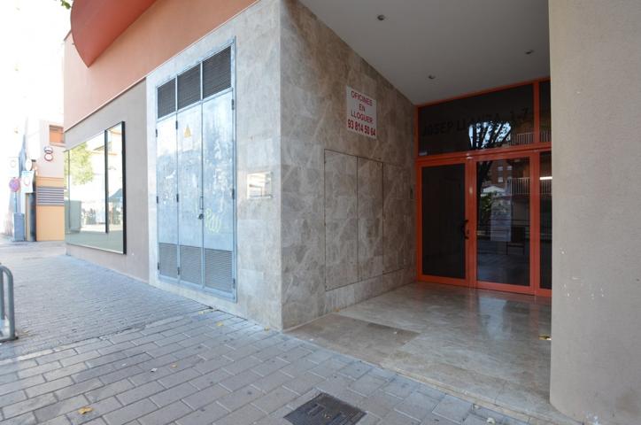 Oficinas de alquiler delante del Mercat Municipal de Vilanova photo 0
