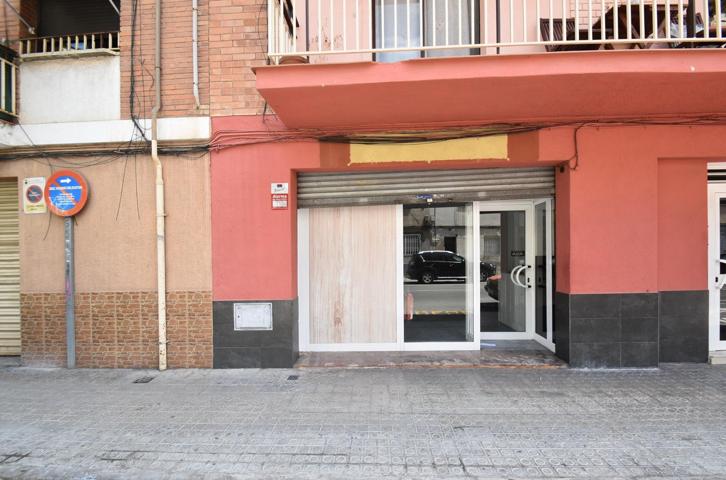 ¡Local comercial en alquiler en zona inmejorable de Vilanova! photo 0