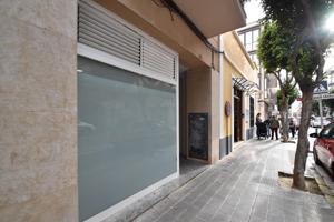 Local de alquiler en Avda Garraf, eje muy comercial photo 0
