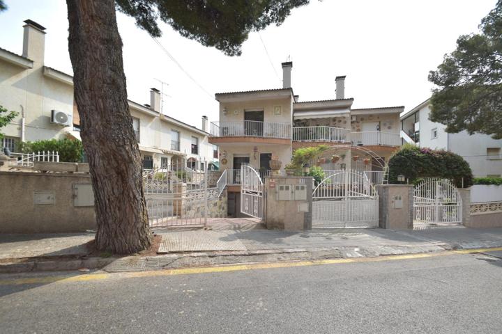 Vive la Costa en esta Encantadora Casa Adosada en Cunit, ¡A 8 Minutos del Mar! photo 0