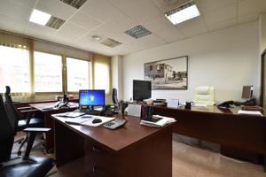Oficinas en venta en el centro de Vilanova photo 0