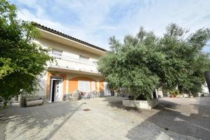 Casa en venta a los cuatro vientos con dos viviendas photo 0