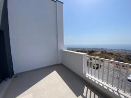 Piso de 3 dormitorios, 2 baños, 2 parkings y trastero, terraza 15.5 m2 con vistas al mar. photo 0