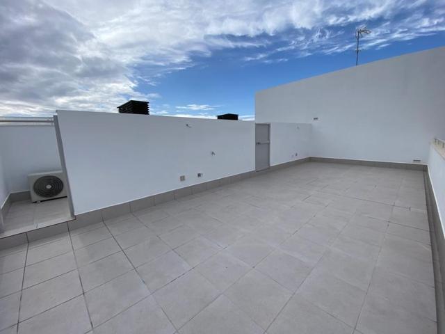 ático dúplex con solárium 44 m2 y terraza 10 m2 con dos plazas de aparcamiento y trastero. Piscina photo 0