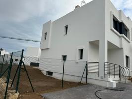 Pareado en parcela de 271 m2. photo 0