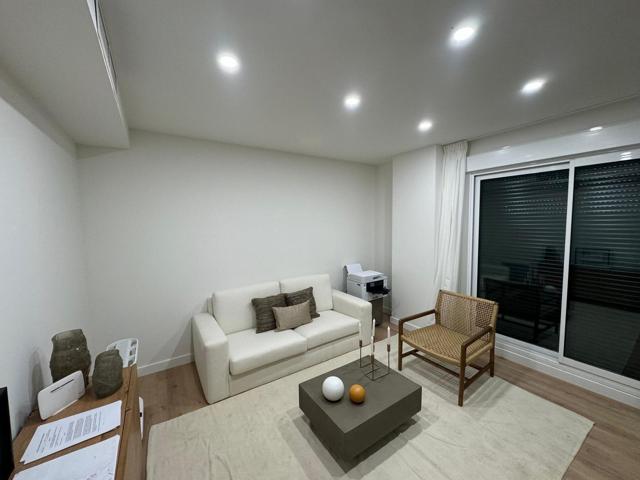 Piso con terraza solada, además de trastero y plaza de garaje incluidos en el precio. photo 0