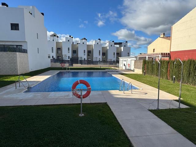 Adosado esquina 3 dormitorios, Despacho 9 m2, Sala de juegos 14 M2, Semisotano 57.6 m2, Solarium 33 photo 0