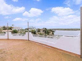 Local En venta en Es Castell photo 0