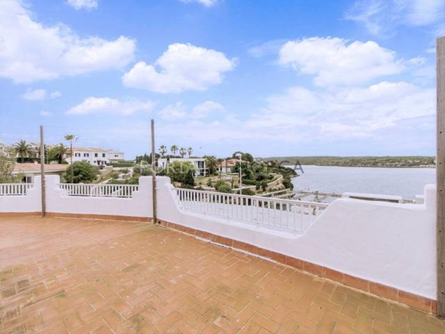 Local En venta en Es Castell photo 0