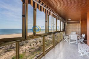 SE VENDE ESPECTACULAR APARTAMENTO EN 1º LÍNEA DE PLAYA photo 0