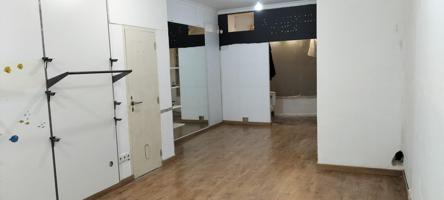 LOCAL COMERCIAL CON SALIDA A DOS CALLES photo 0